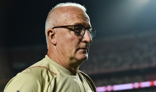 官方：科林蒂安主帅多里瓦尔下课，本赛季巴甲2胜4平4负