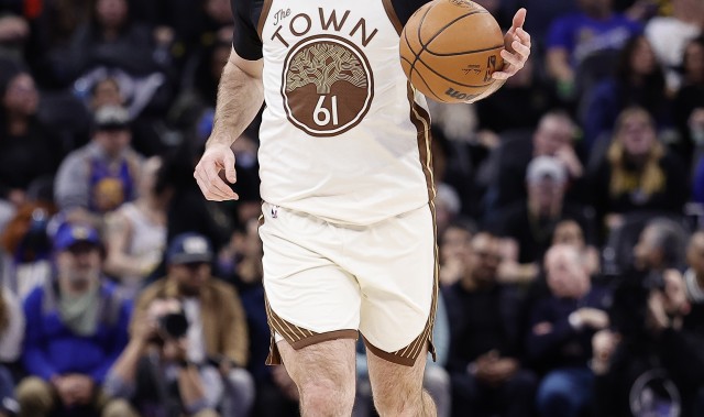 kaiyun.com-库里过去11场缺席期间 斯潘塞3场得分全队最高 梅尔顿&amp;穆迪2次