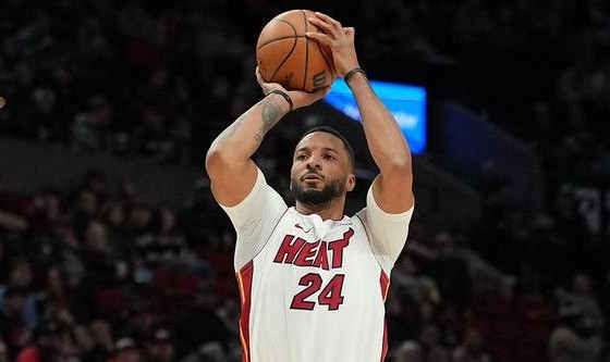 开云体育官网-鲍威尔：每个球员都会经历手感不佳的夜晚 我不会因此丧失信心