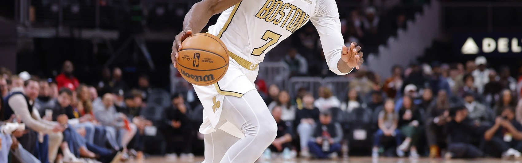 开云-稳定全面！杰伦·布朗22中11拿下30分10板5助3断